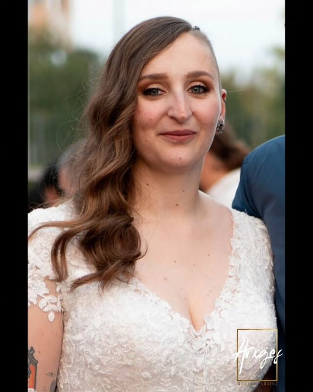 La sposa mi ha chiesto un trucco che le risaltasse gli occhi ma senza fondotinta e senza sentirsi pesante e non se stessa!

The bride's request was a makeup that would highlight her eyes but without foundation and without feeling heavy and not herself!

#truccosposa #truccosposaBergamo
#truccomatrimonio #truccomatrimoniobergamo #bridalmakeupartist #makeupartist #truccatricesposa #truccatricebergamo #makeupartistitalia #makeupforever #ʜᴜᴅᴀʙᴇᴀᴜᴛʏ #charlottetilbury #rarebeauty #nofoundationmakeup
Elemento modificato · 22 sett